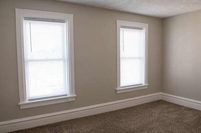 Building Photo - 307 Muench St