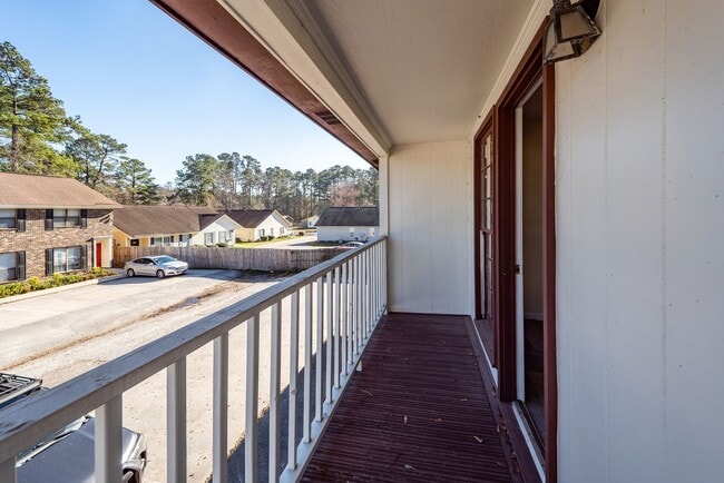 Building Photo - 2 Bedroom, 1.5 Bathroom Townhome - Summerville