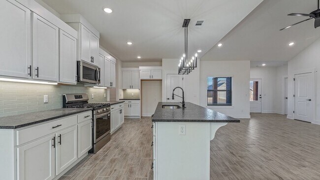 Building Photo - 147 N Banner Ave