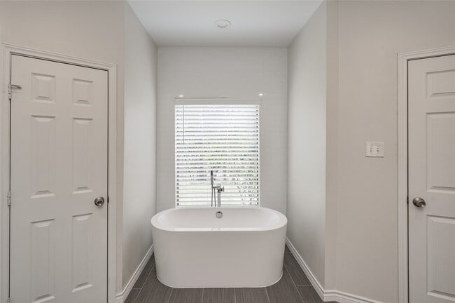 Building Photo - 387 Rancho Bauer Dr