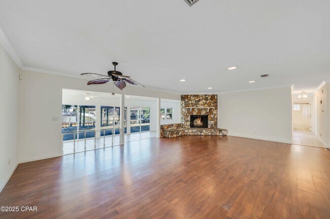 Building Photo - 205 Sunset Ln