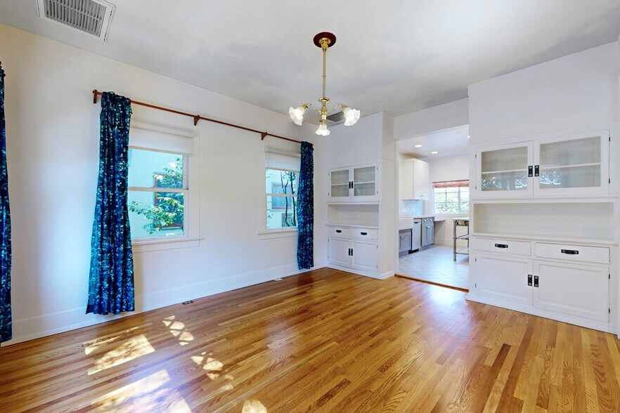 Building Photo - 1845 Las Lunas St