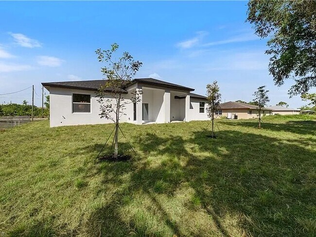 Building Photo - Charming 3BR House in Lehigh Acres