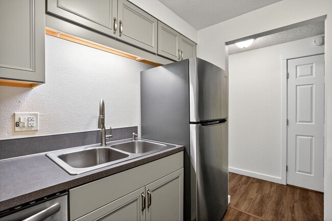 Building Photo - 2865 N Clark Ct