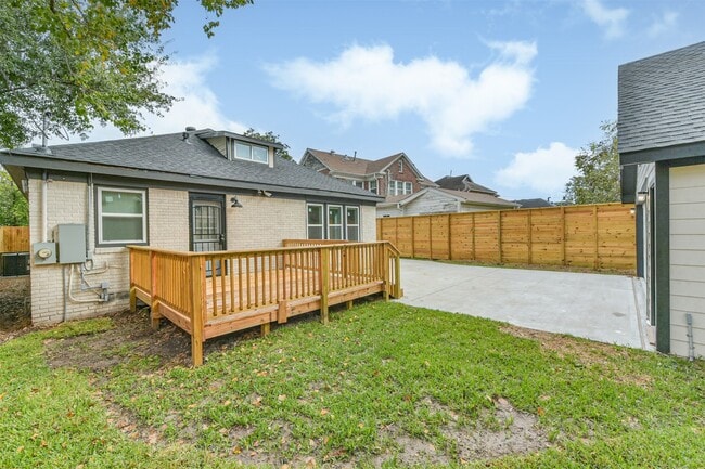 Building Photo - 2606 Oakdale St