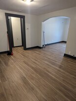 Building Photo - 201 W 10th Ave