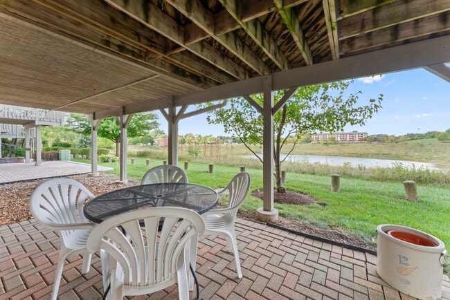 Building Photo - 566 W Bridge View Ct