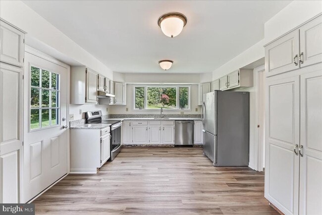 Building Photo - 619 E Hillendale Rd