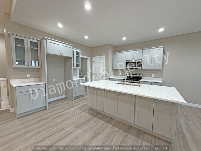 Building Photo - Brand New Build in Desirable Ozark Neighborhood!