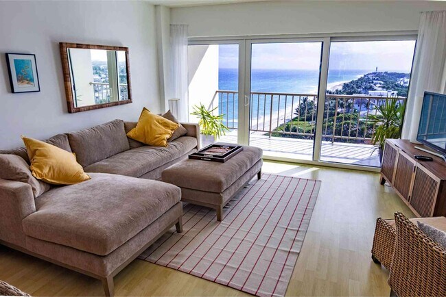 Building Photo - 1021 Hillsboro Mile