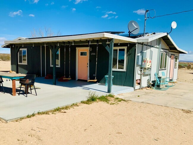 Building Photo - *Beautiful/Private/Views- 3 Bedroom/1.5 Ba...