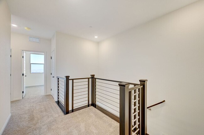 Building Photo - Stunning Summerlin townhome! 2 car garage!