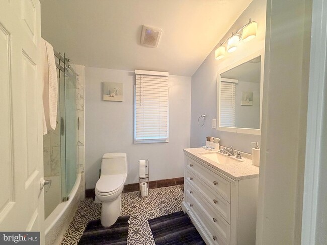 Building Photo - 3119 South Dakota Ave NE