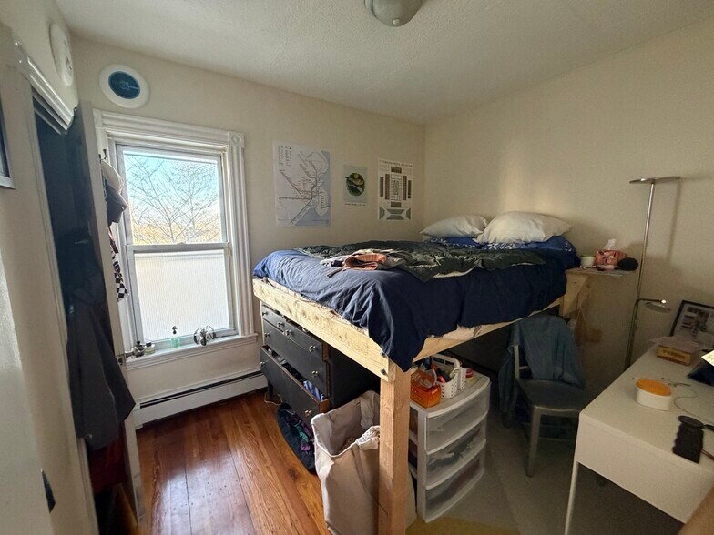 Building Photo - 68 Winchester St