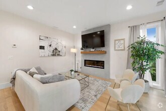 Building Photo - 2110 W Washington Blvd