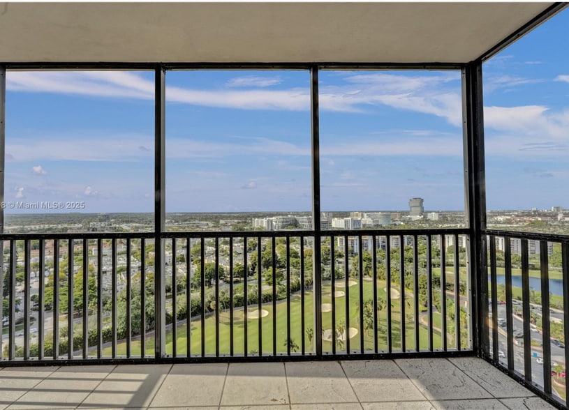 Building Photo - 20335 W Country Club Dr
