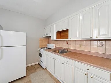 Building Photo - 5706 Delancey St