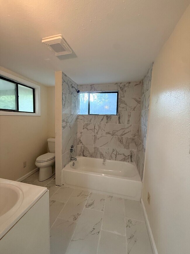 Building Photo - Charming Family Home in Blanchard, La!