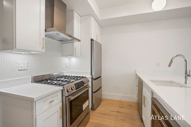 Building Photo - Professionally Managed// 3 bedroom 3 bathr...