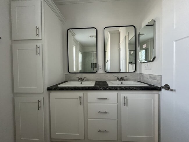 Building Photo - 250 Bimini Cay Cir