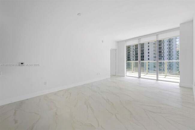 Building Photo - 1100S S Miami Ave