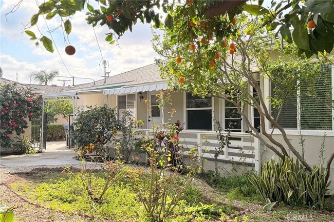 Building Photo - 1505 N Rosewood Ave