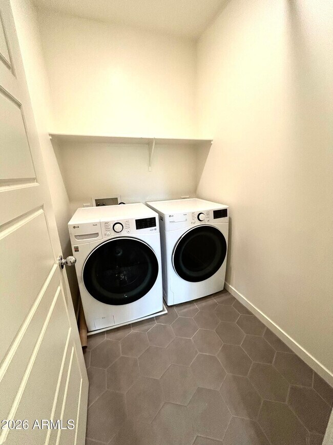 Building Photo - 2215 W Harmont Dr