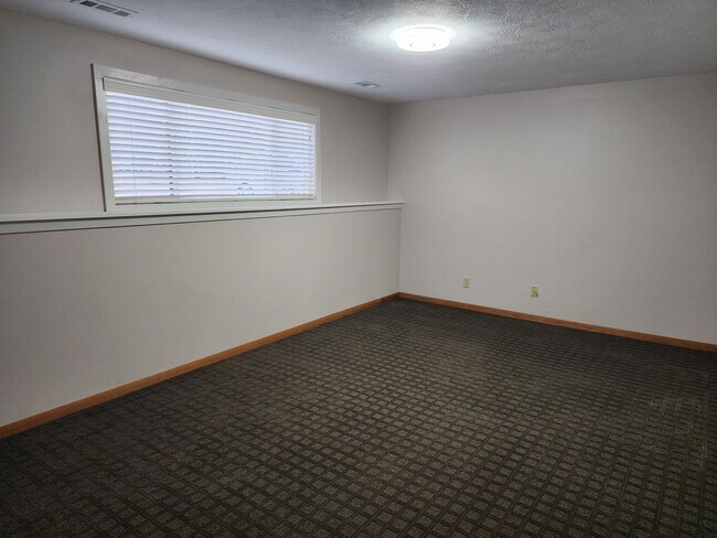 Building Photo - Three bedroom two bathroom house for rent