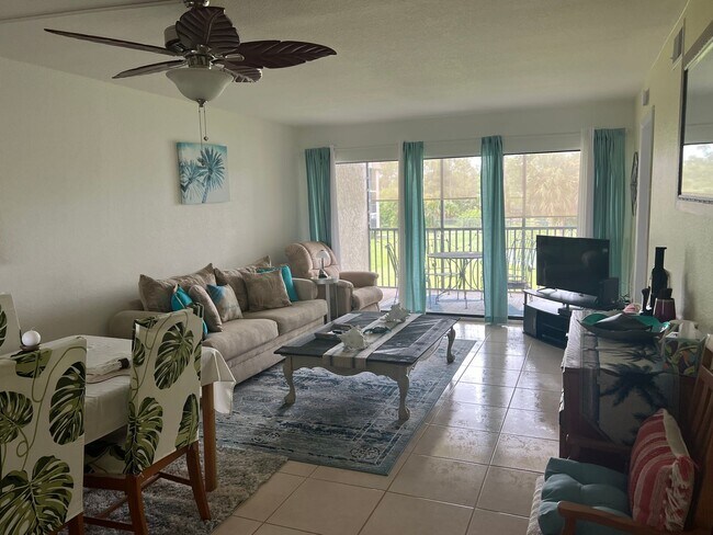 Building Photo - Seasonal 2/2 condo at Sandhill Pines