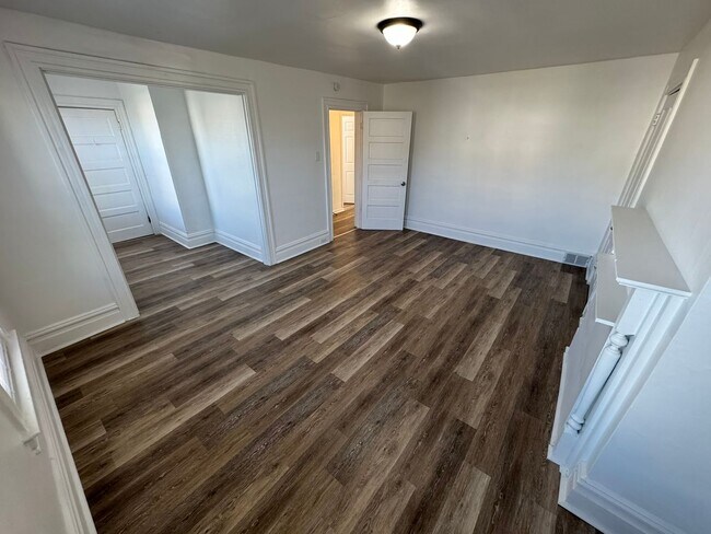 Building Photo - Enormous Completely Updated 4-Bedroom 1-Bath House w/ Flat Yard!!!