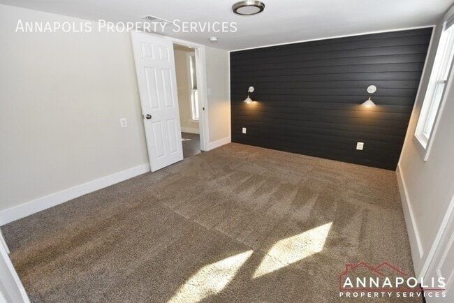 Building Photo - 1708 Chesapeake Dr