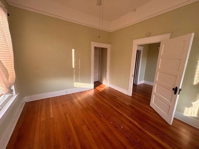 Building Photo - 318 F St