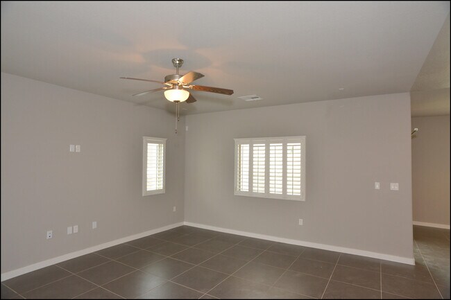 Building Photo - 945 Penrith St