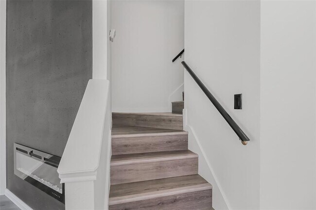 Building Photo - 8888 Benning Dr