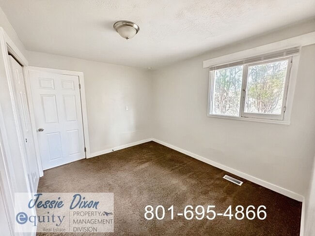 Building Photo - 940 Kiesel Ave