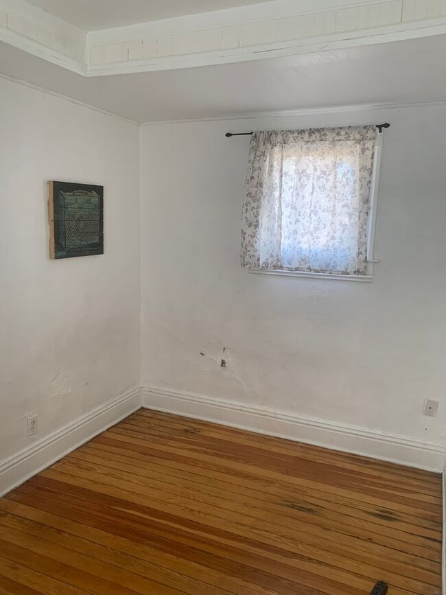 Building Photo - Cozy 2 Bedroom in Ivywild