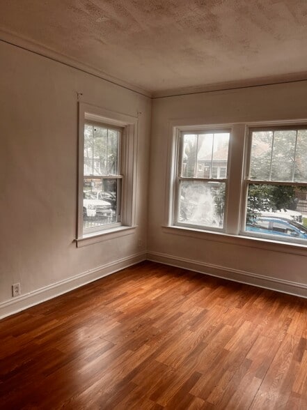 Building Photo - 6113 S Sacramento Ave