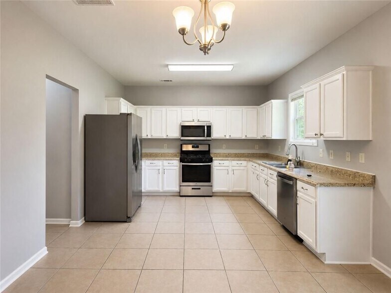 Building Photo - 2268 White Alder Dr NE