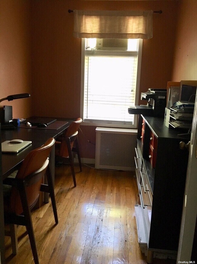 Building Photo - 68-41 Harrow St