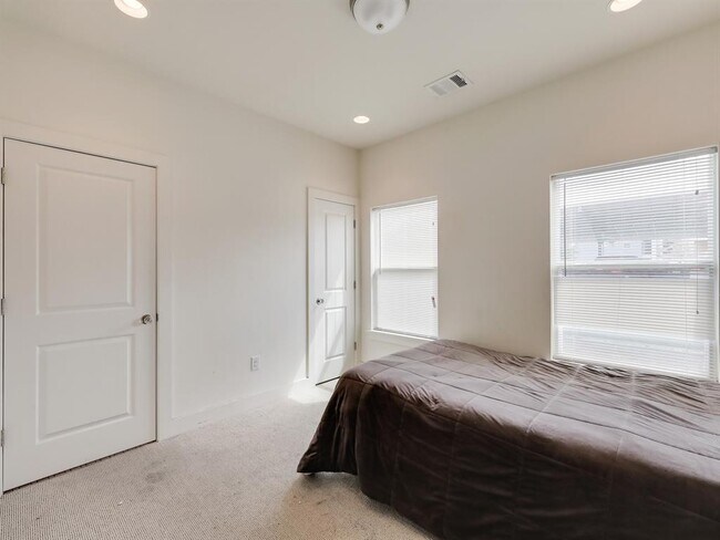 Building Photo - 1109 Euphoria Bend