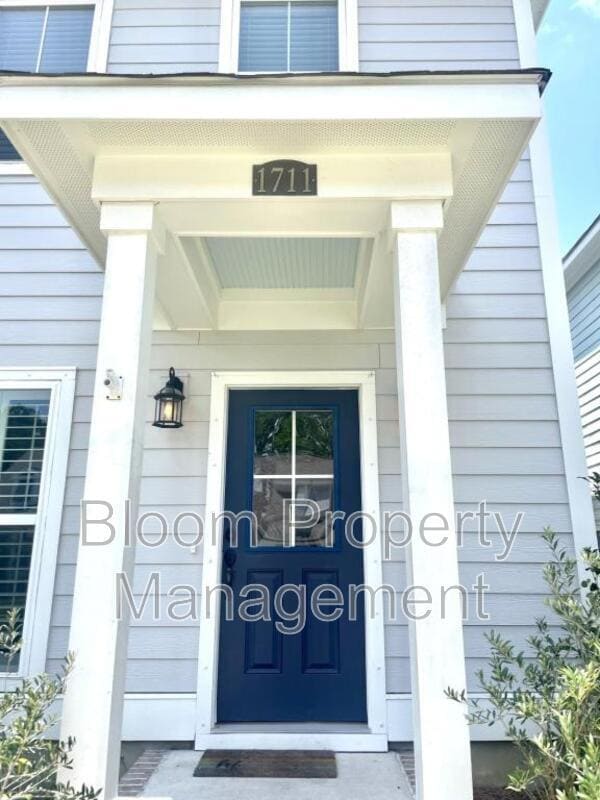 Building Photo - 1711 Sparkleberry Ln
