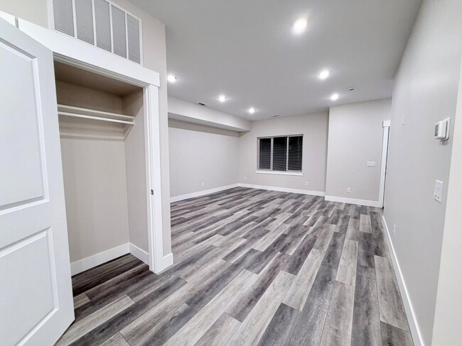 Building Photo - 7212 Shaver Dr