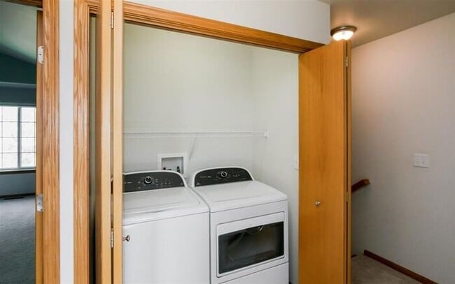 Building Photo - $1,975 | 3 Bedroom, 2.5 Bathroom Town Home | Pet Friendly* | Available for an August 1st, 2026 Mo...