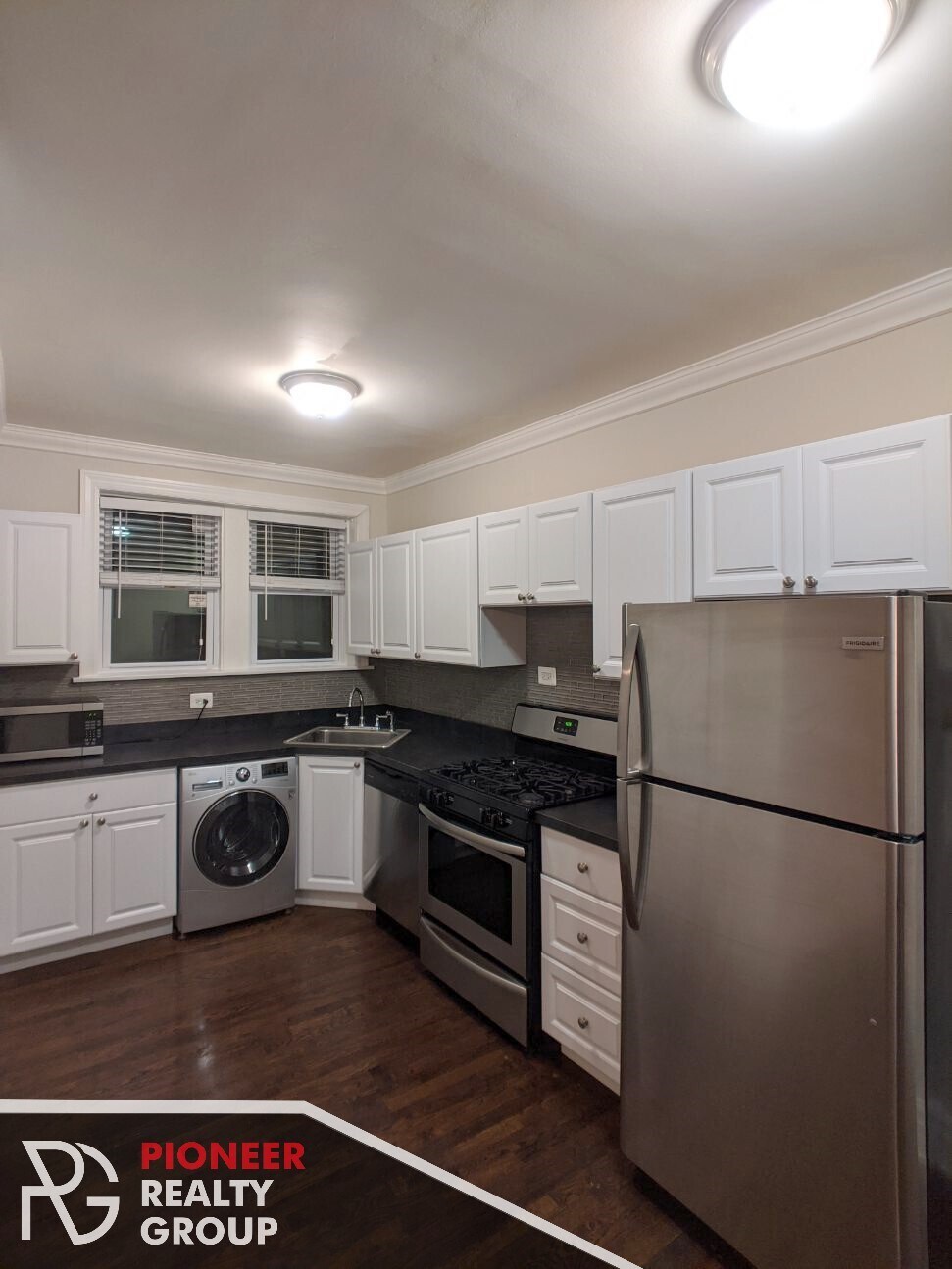 Building Photo - 3814 N Greenview Ave