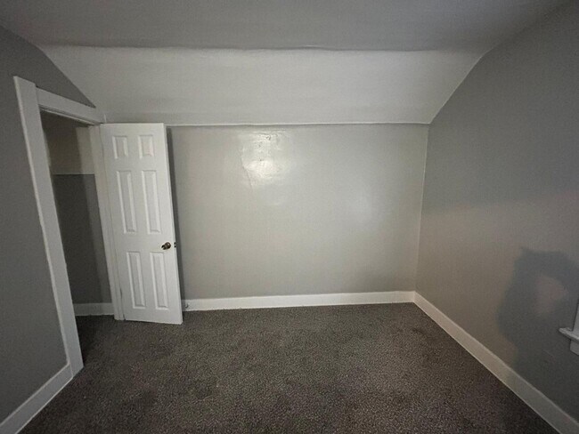 Building Photo - Rent ready!