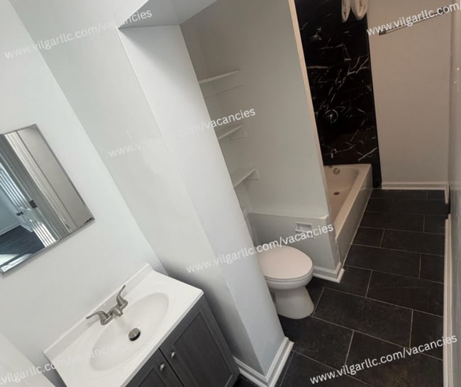 Building Photo - Spacious 2 Bedrooms • 1 Bathroom Home