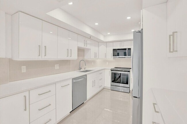 Building Photo - 2697 N Ocean Blvd