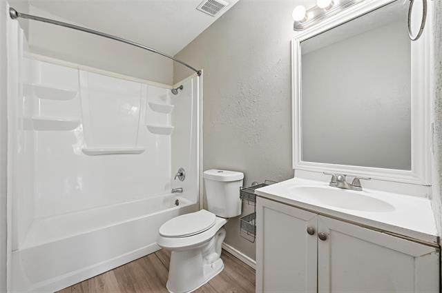 Building Photo - 1718 Dorchester Dr