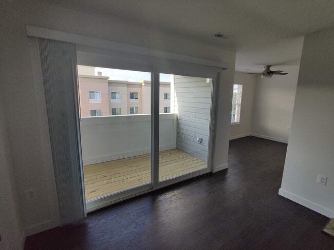 Building Photo - 6425 Apt 303