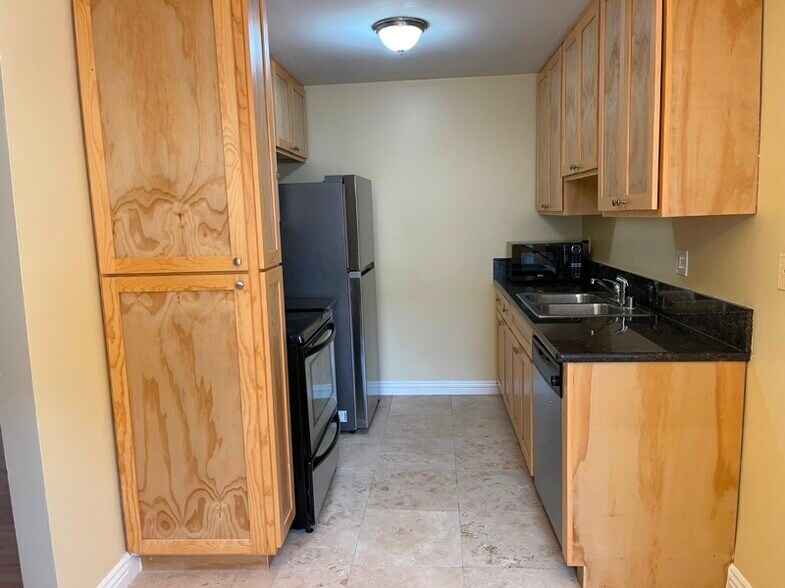 Building Photo - 1711 Huntington Ln